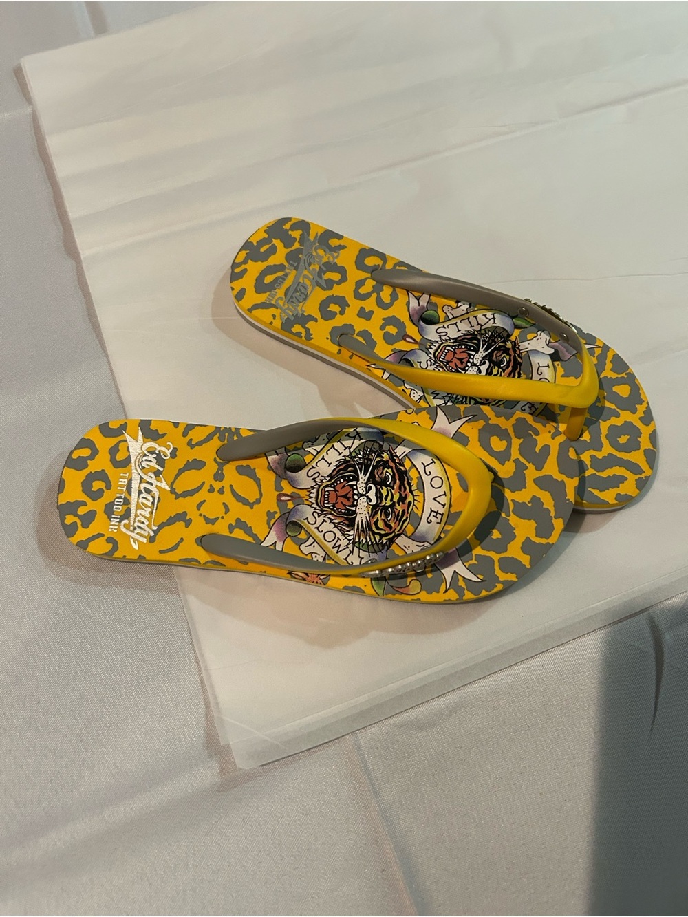 ED HARDY" love. kills and slowly flip flops